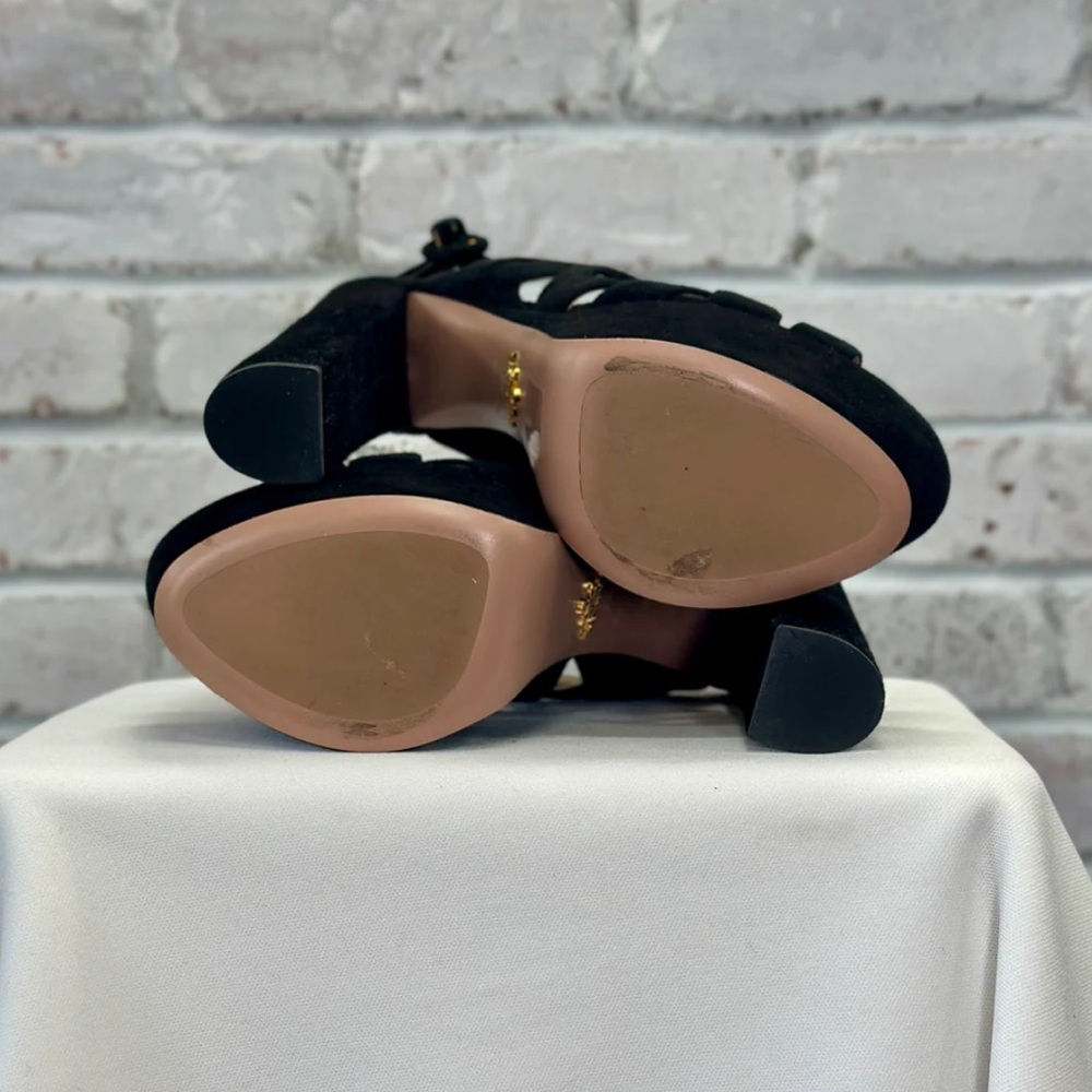 Prada heels - Picture 4 of 4
